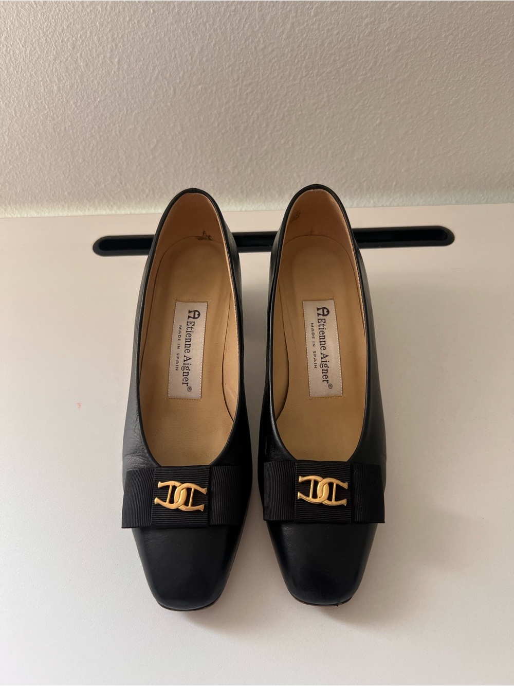Etienne Aigner Vintage 1980's
Black Leather Kitten Heels Size 5 1/2
